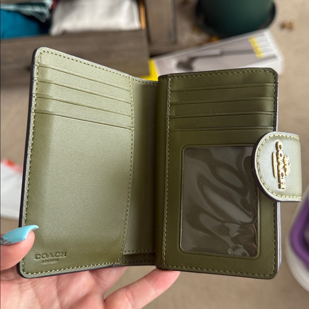 Medium Corner Zip Wallet In Signature Canvas - Picture 5 of 6
